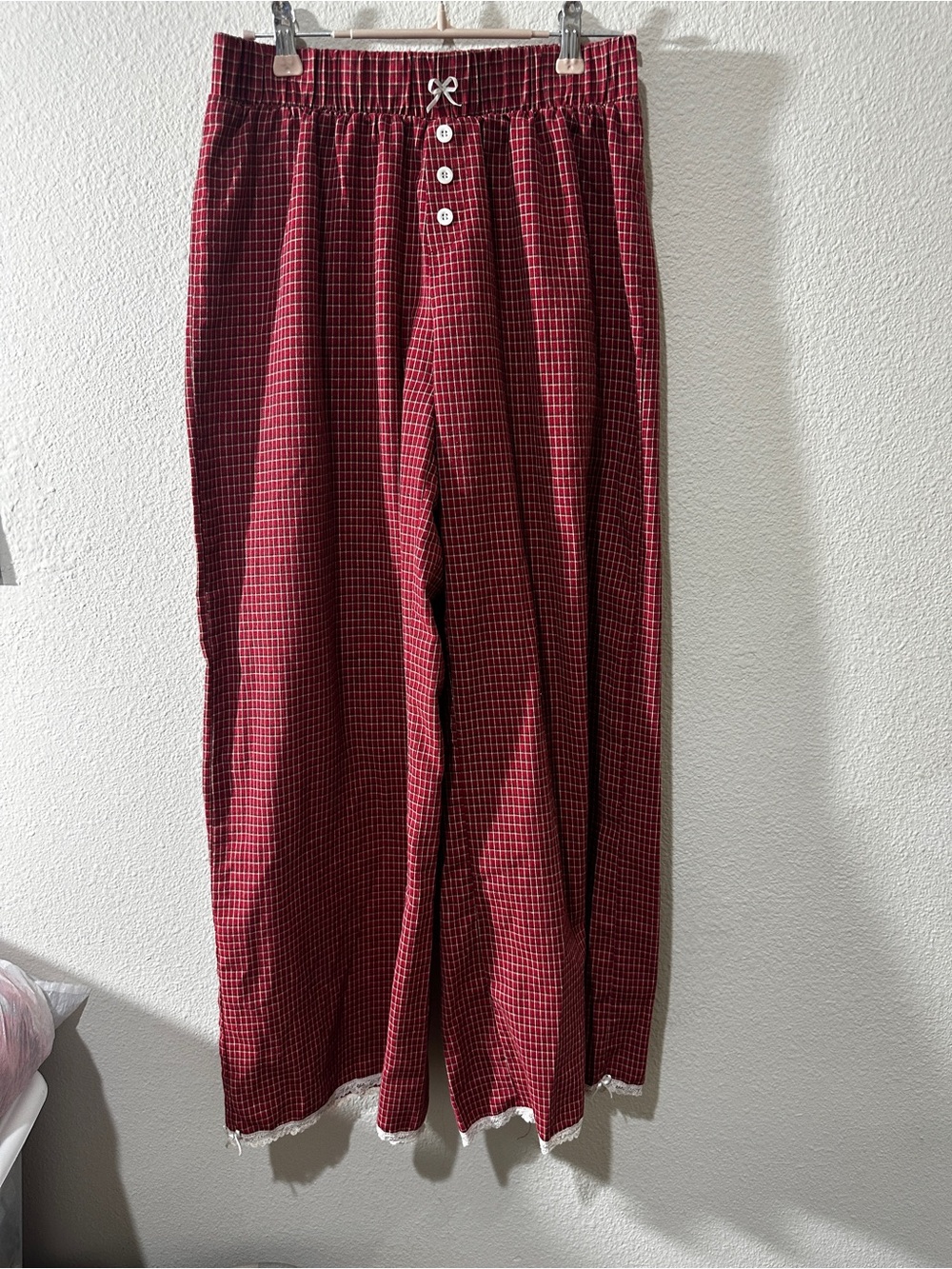EDIKTED Red Plaid Lounge Pants - Classic Comfort XS
